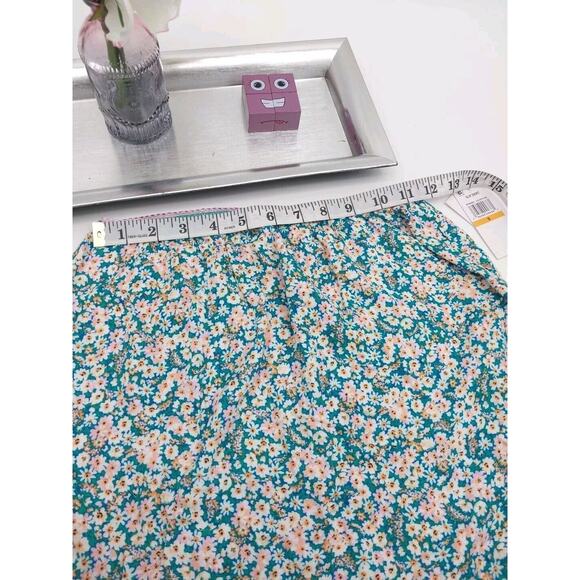 Love fire Junior's Women's Mini skirt Floral Print A Line size Small Petites - Picture 4 of 7